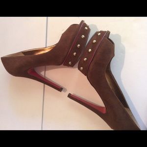 PARIS HILTON.  Fall Season. Chestnut Brown Suede